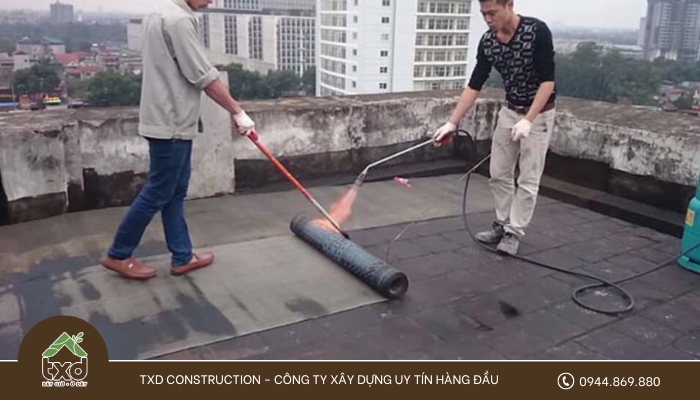 Dán màng chống thấm Bitum dành cho khu vực thấm nghiêm trọng