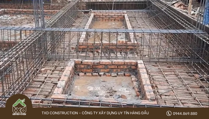Thiết kế và thi công móng gạch cần thực hiện theo các tiêu chuẩn