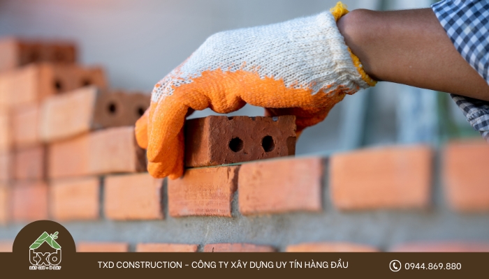 Nên lựa chọn đội ngũ thi công uy tín