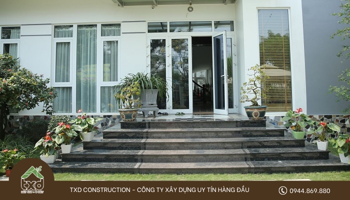 Bậc tam cấp là gì?